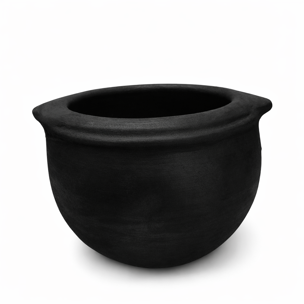 Black clay cooking pot (manchatti) for fish curry